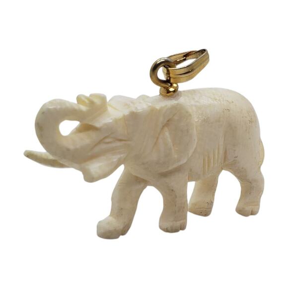 Vintage Hand Carved Elephant Pendant Wood or Lucite 3D Animal Jewelry - Picture 1 of 9